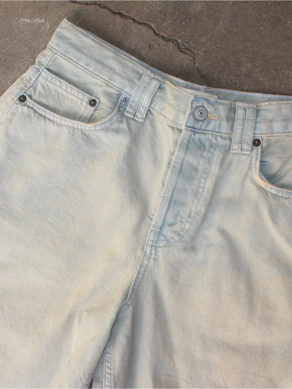 FREE PEOPLE WE THE FREE Women’s Lightwash Denim Baggy Shorts